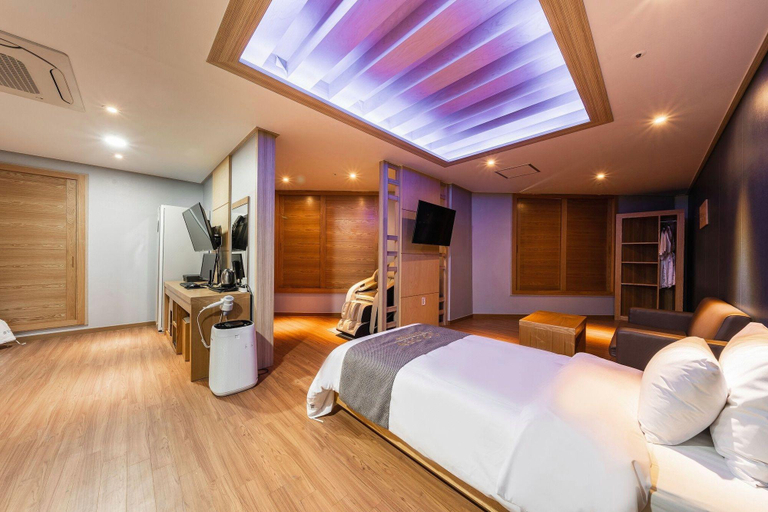 Bedroom 4, Seosan Daesan Golden Business Hotel, Seosan