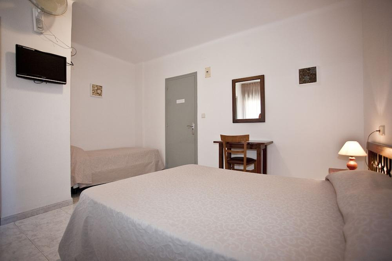 Bedroom 3, Hotel Beri - Can Llanca, Girona