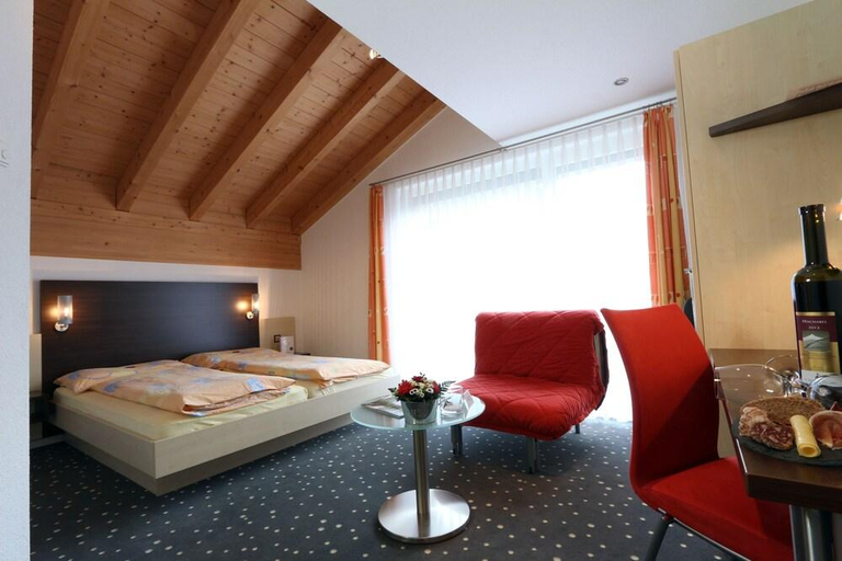 Bedroom 2, Hotel Feehof Garni, Visp