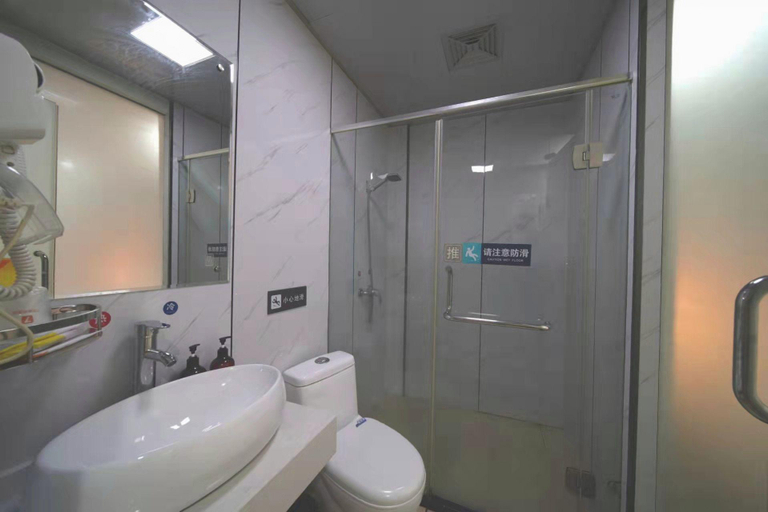 Bathroom 5, 7 Days Inn Changsha Houjiatang Yali High School, Changsha