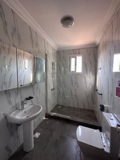 Bathroom 3, Apartments Plaza Hotel, Kombo Saint Mary