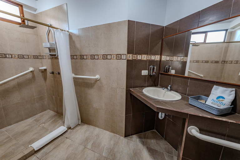 Bathroom 3, Hotel Nantu Hosteria, Puerto López