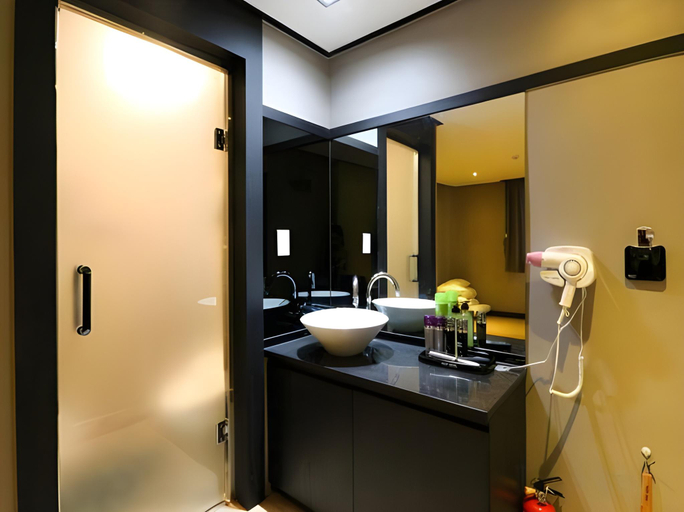 Bathroom 3, Nampo Foxy Hotel, Jung