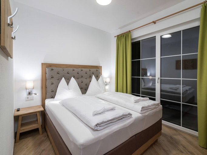 Bedroom 2, Apartment Alpendorf near Ski Slopes, Sankt Johann im Pongau
