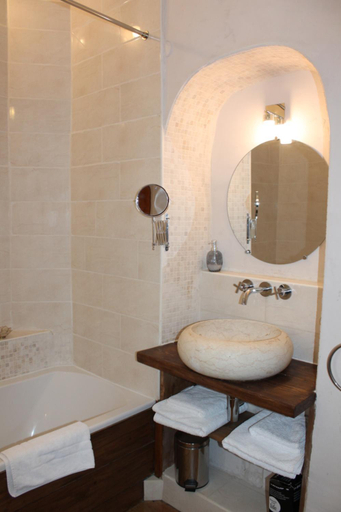 Bathroom 2, Les loges de la suite, Pyrénées-Orientales