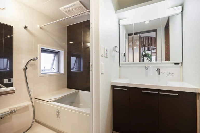 Bathroom, Kyodo Private House, Setagaya