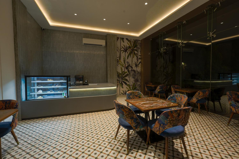 Food & Drinks 5, Palm Springs Resort, Nashik