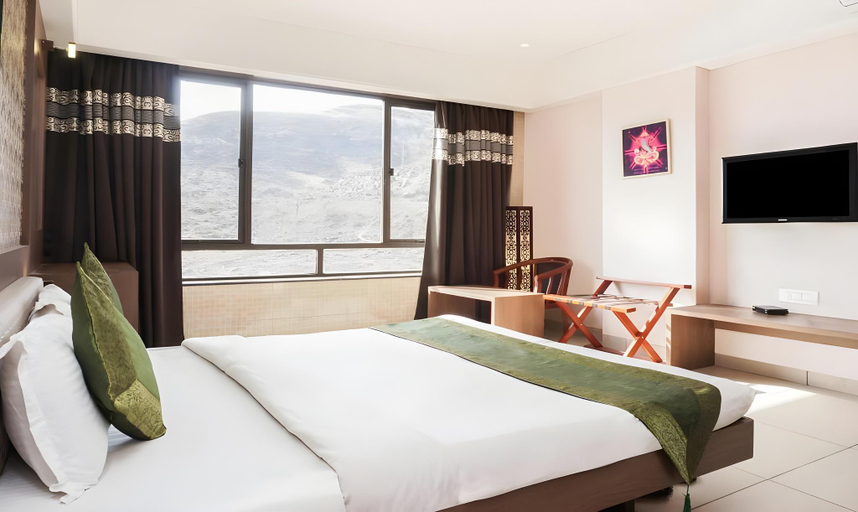 Bedroom 2, Shri Vitthal Mangalam - Hotel in Satara, Satara