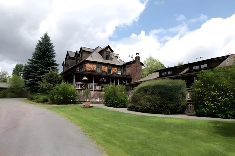 Exterior & Views