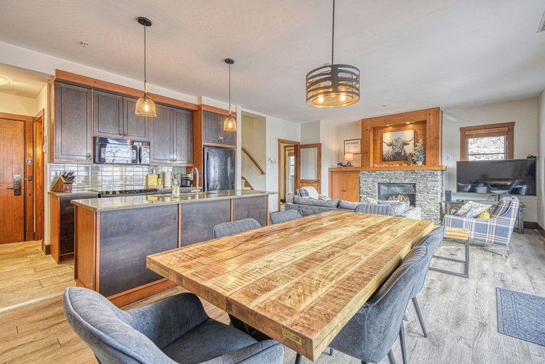 Food & Drinks 5, 12 Versant Soleil, Les Laurentides