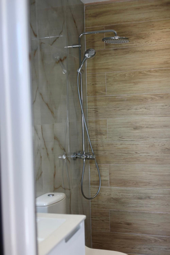 Bathroom 3, Rose Apartments, Sarandës