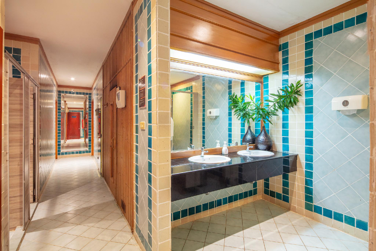 Bathroom 5, Tawa Ravadee Resort, WorldHotels Distinctive, Sri Mahar Pho
