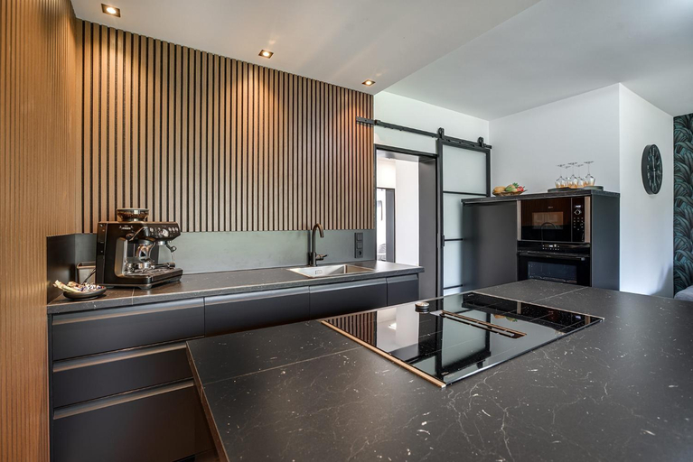Others 4, George Apartment, Düsseldorf
