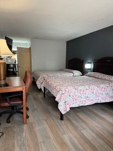 Bedroom 2, Riviera Motel, Osceola