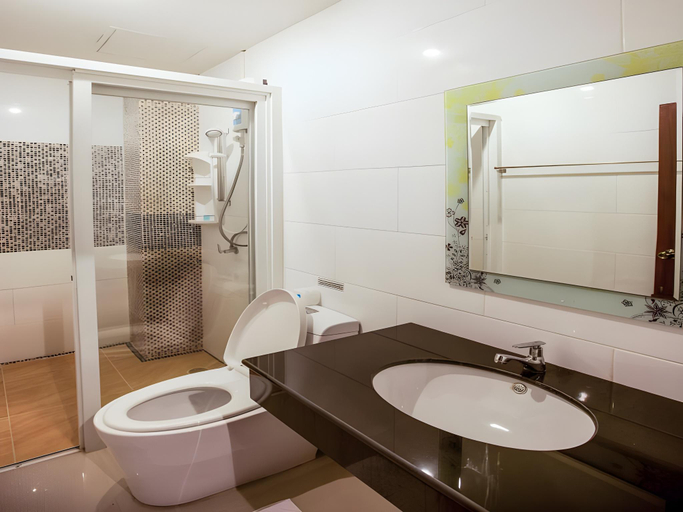 Bathroom, Triple Rund Place Hotel, Pulau Phuket