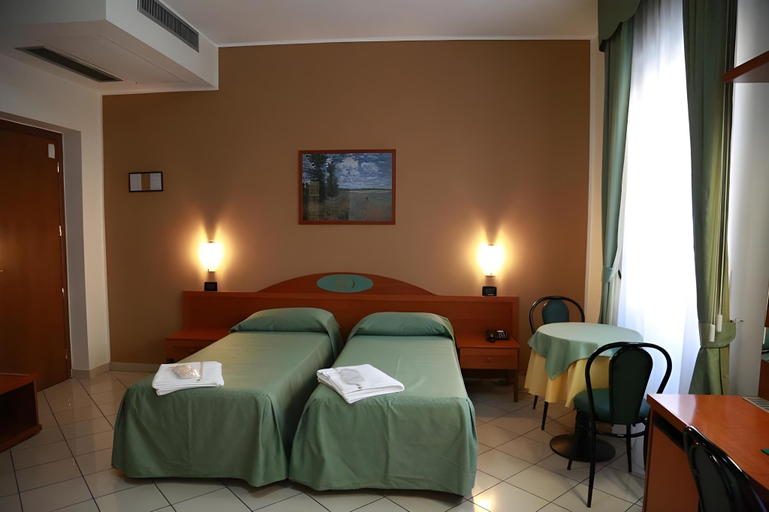 Bedroom 2, Hotel Dore, Milano