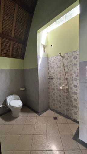 Bathroom 4, Krisna Bungalow and Restaurant, Lombok