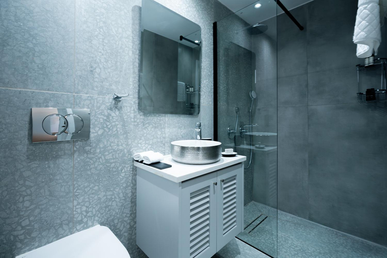 Bathroom 3, Loft Centrale by Deserve
