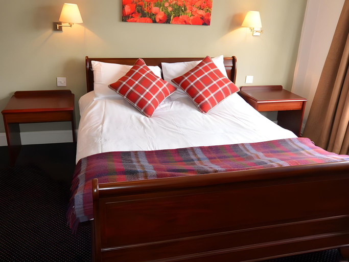 Bedroom 2, The Broadway Hotel and Carvery, Hertfordshire