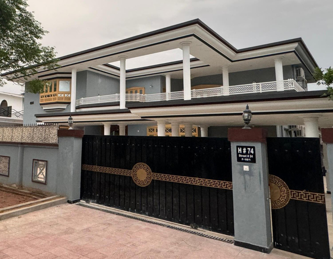 Exterior & Views