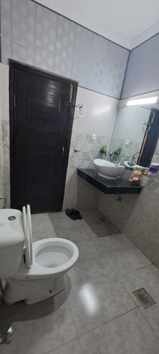 Bathroom 2, Motorway B&B, Islamabad