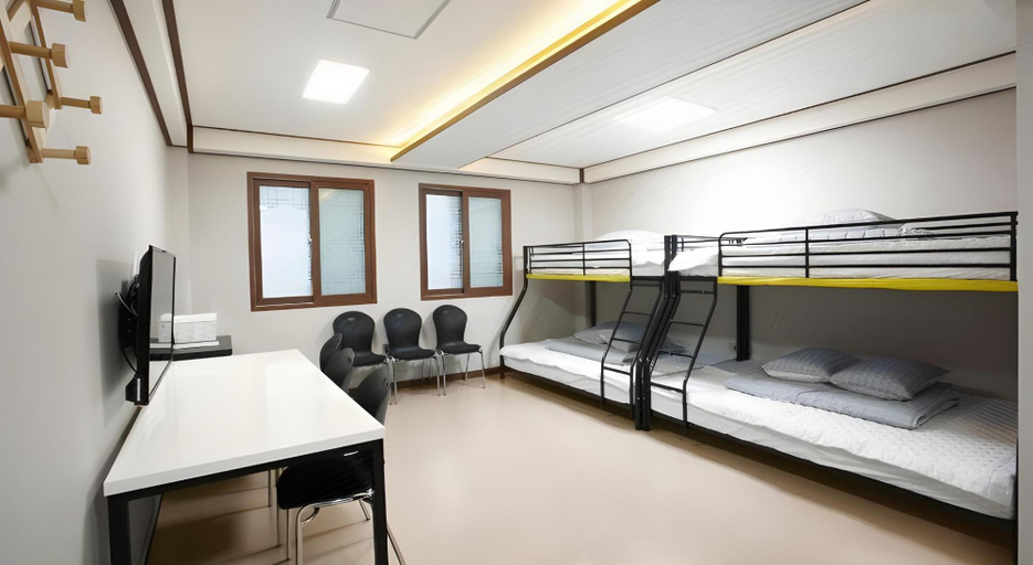 Bedroom 3, Mozzi Hostel, Dong