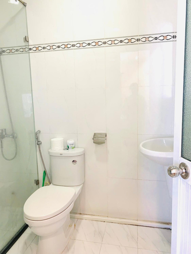 Bathroom 3, Tonys House, Huế
