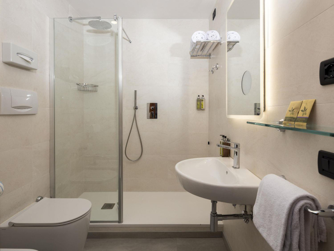 Bathroom 5, Best Western Regina Elena, Genova