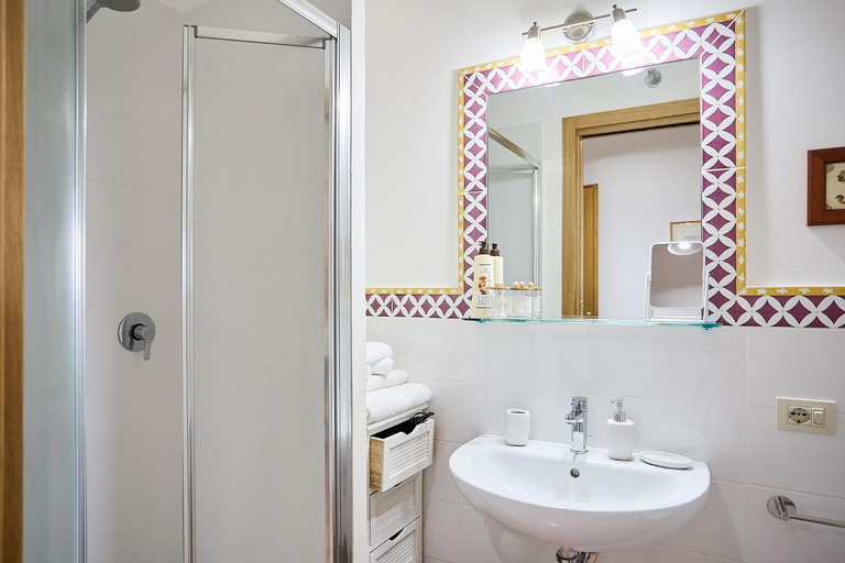 Bathroom 3, Villa PoliFlora, Siena