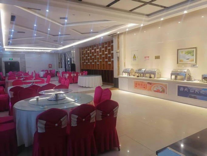 Food & Drinks 4, ホテル, Changji Hui