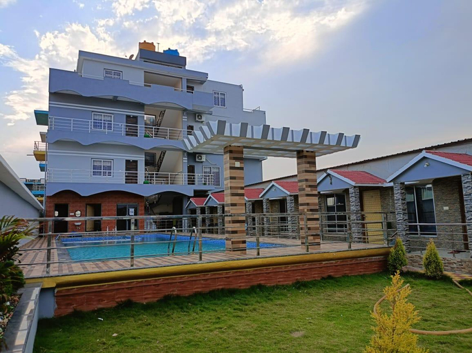 Exterior & Views