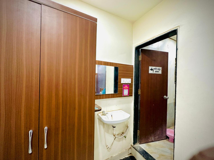 Bathroom 3, Sawai Executive, Pune