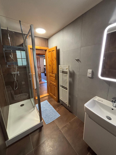 Bathroom 2, Penzion TATRY Restaurant GORAL, Poprad