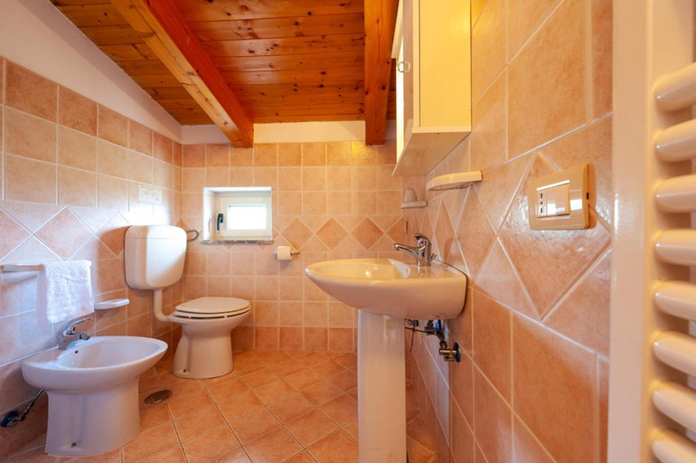 Bathroom 3, Seamoon Residence, Salerno