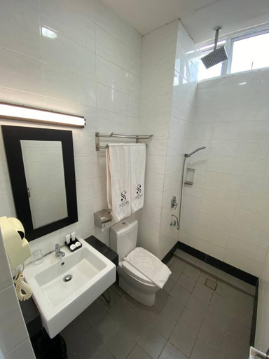 Bathroom 5, Serapi Hotel, Kuching