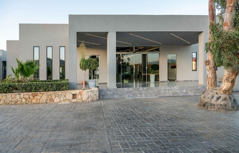 Exterior & Views