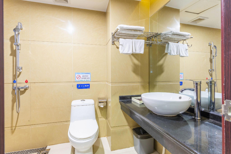 Bathroom 3, Jindun Holiday Hotel, Yangjiang