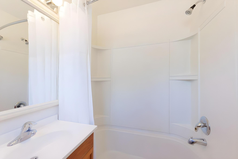 Bathroom 3, Suburban Studios Near Mesa Verde, Montezuma
