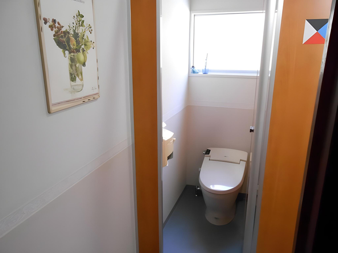 Bathroom 2, Pension Nugget Inn, Hakuba