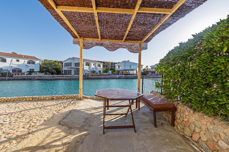 Others 3, Aden Beach - Sea View room - أجانب فقط, Al-Ghurdaqah