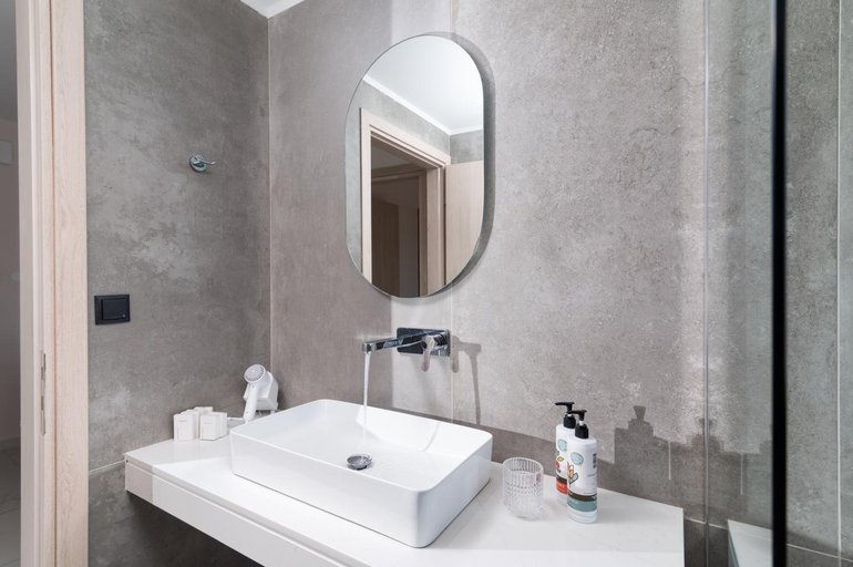 Bathroom 5, Patric.ko, Crete