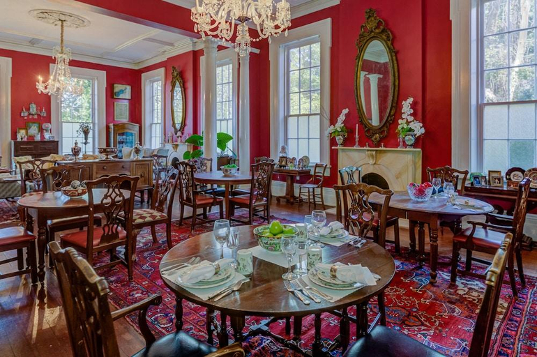 Food & Drinks 4, The Duff Green Mansion, Warren