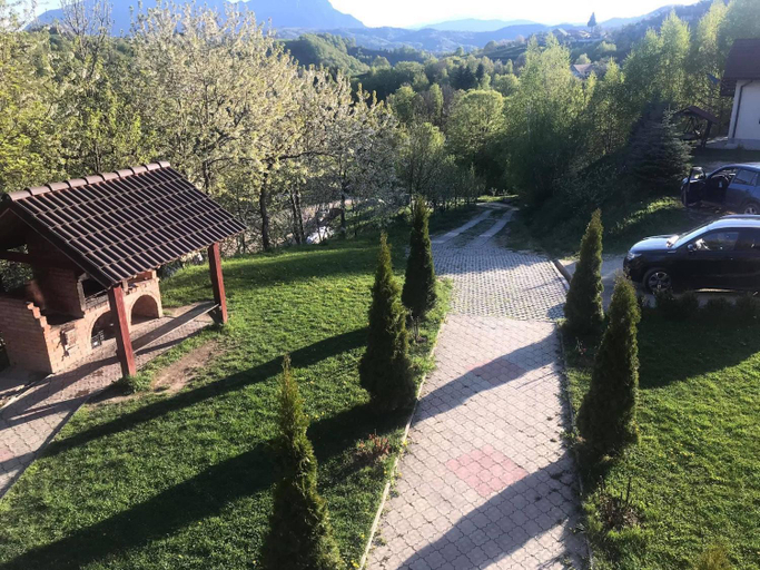 Others 5, Pensiunea 7 Brazi, Poiana Marului