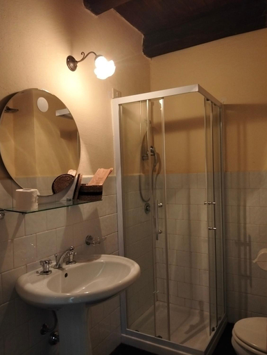 Bathroom, B&B Palazzo Delogu, Nuoro