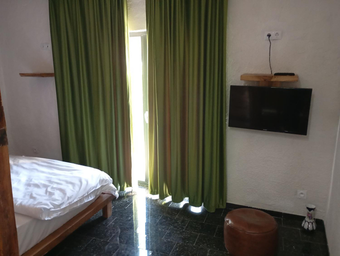 Others 5, Casa Stejaru, Prajila
