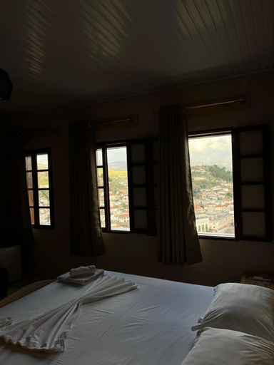 Others 2, Guest House LION, Beratit