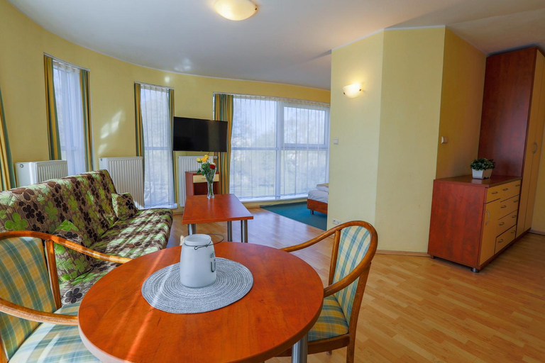 Others 4, Apartamenty Malachit, Kamień