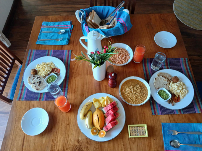 Food & Drinks