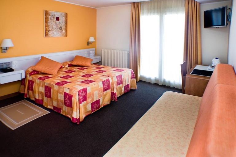 Bedroom 3, Kandahar, Pyrénées-Orientales