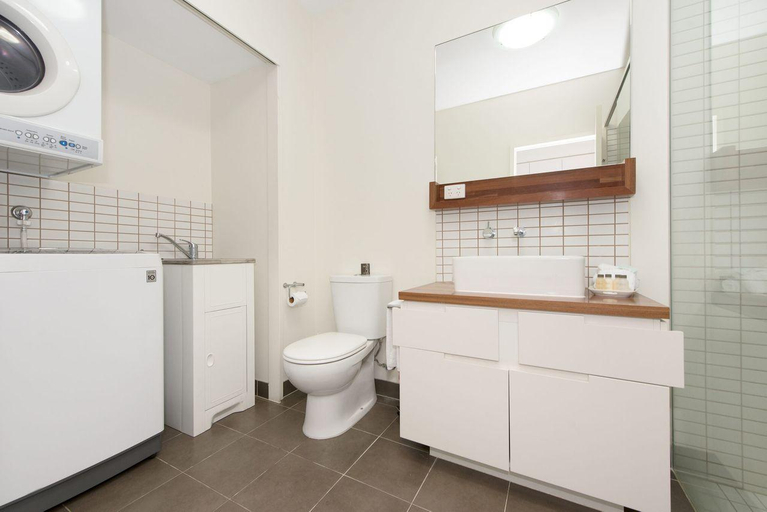 Bathroom 5, 1 Bright Point Apartment 4501, Magnetic Island